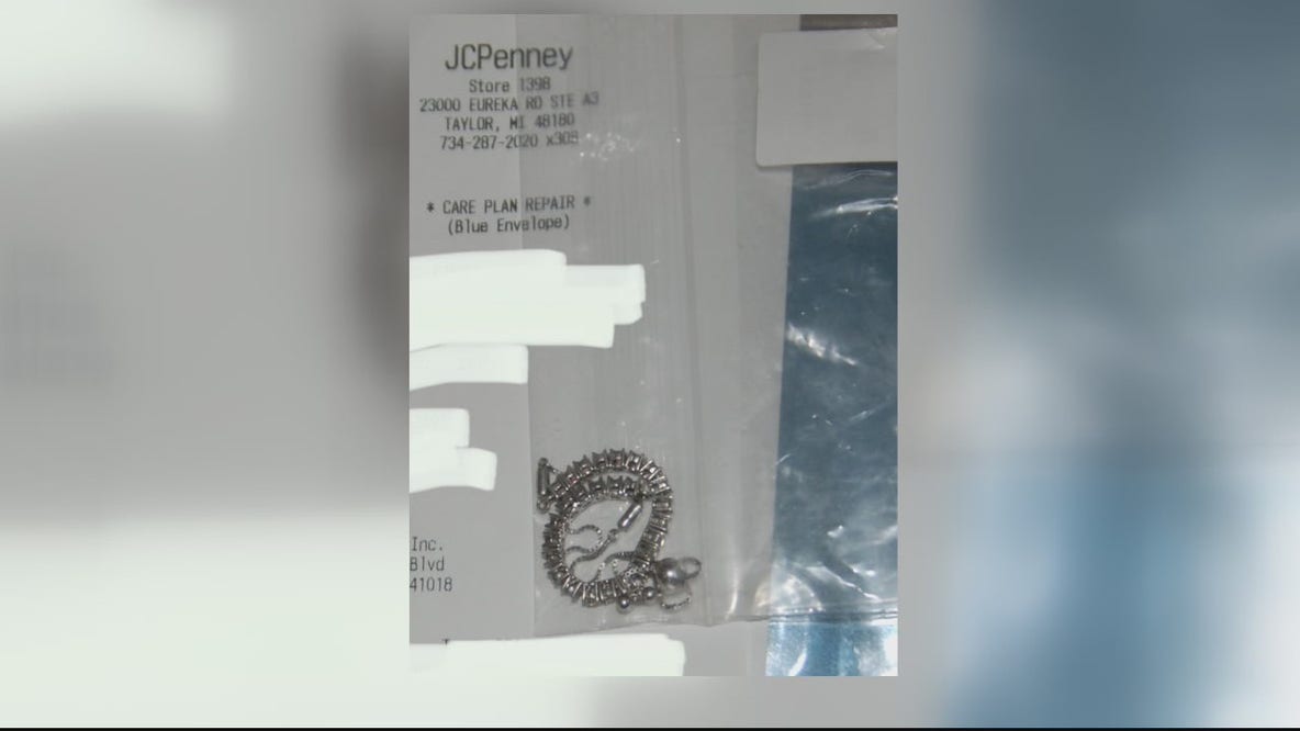 Jewelry thief busted by cop who stopped to help him